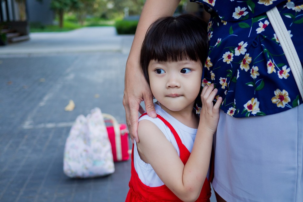 情況持續至幼稚園畢業後便需留意。