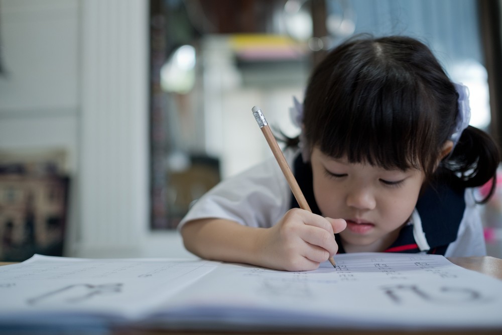 幼兒學習寫字前可以先學習認字。
