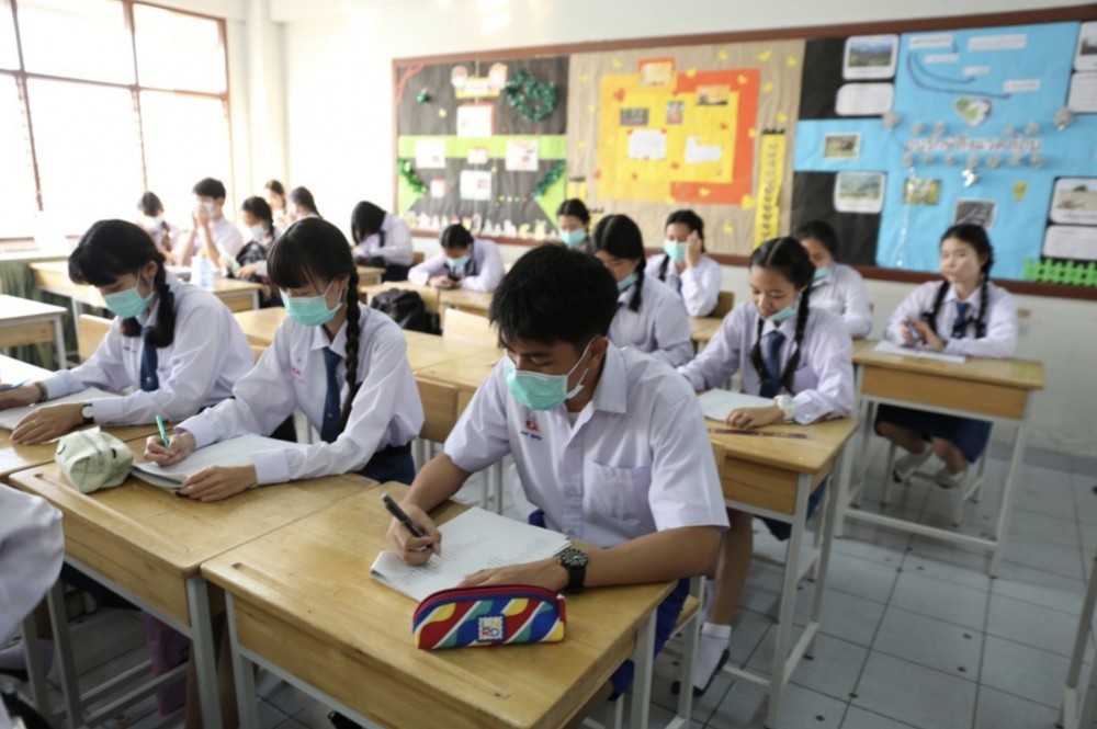 官津中學，一般先要求申請者考「中、英、數筆試」，然後從筆試成績甄選大約20個學生出來參加面試。