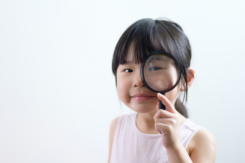 小如一粒灰塵、一條眼睫毛跌入眼睛,也會引起很大的刺激!