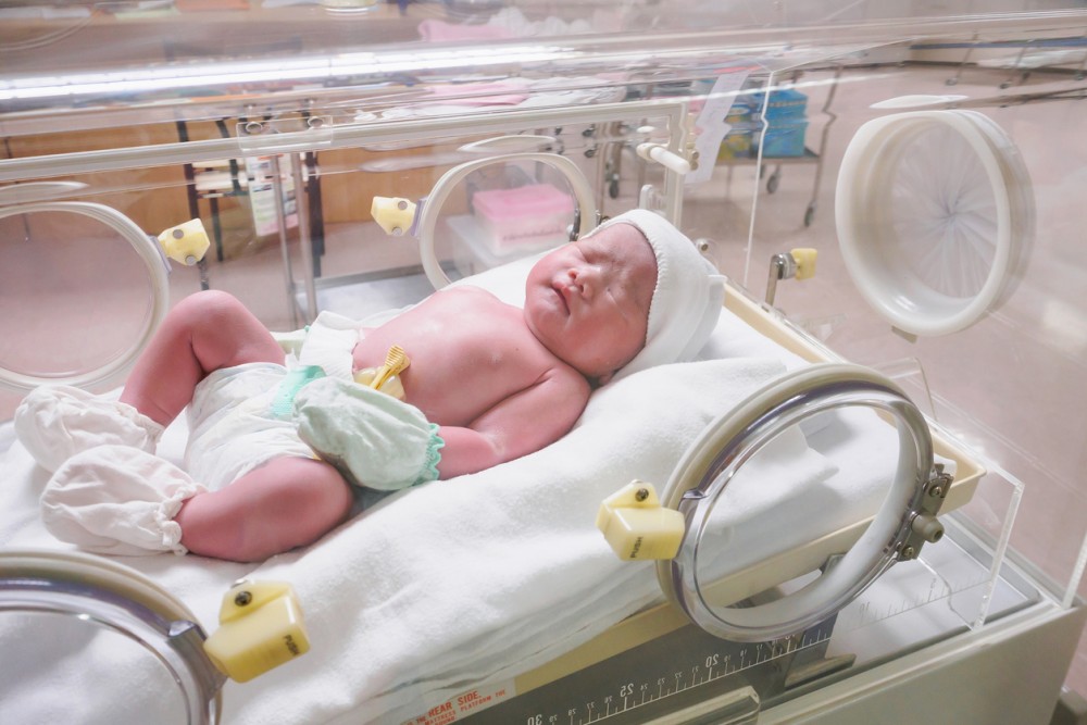 打了一針的強肺針，小Baby便出生了，但由於還沒到24周，小Baby的器官未能成熟，被送到新生兒深切治療部治療。