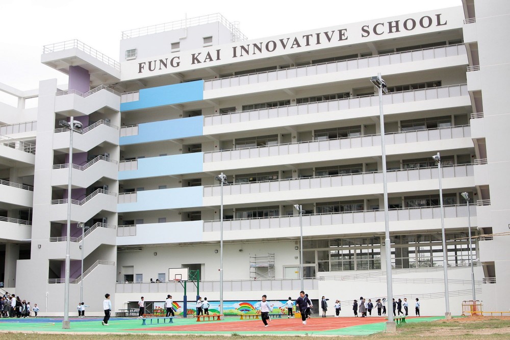 北區鳳溪創新小學今日亦宣佈停課,因該校一名老師上周六與一位剛確診患者曾短暫接觸。