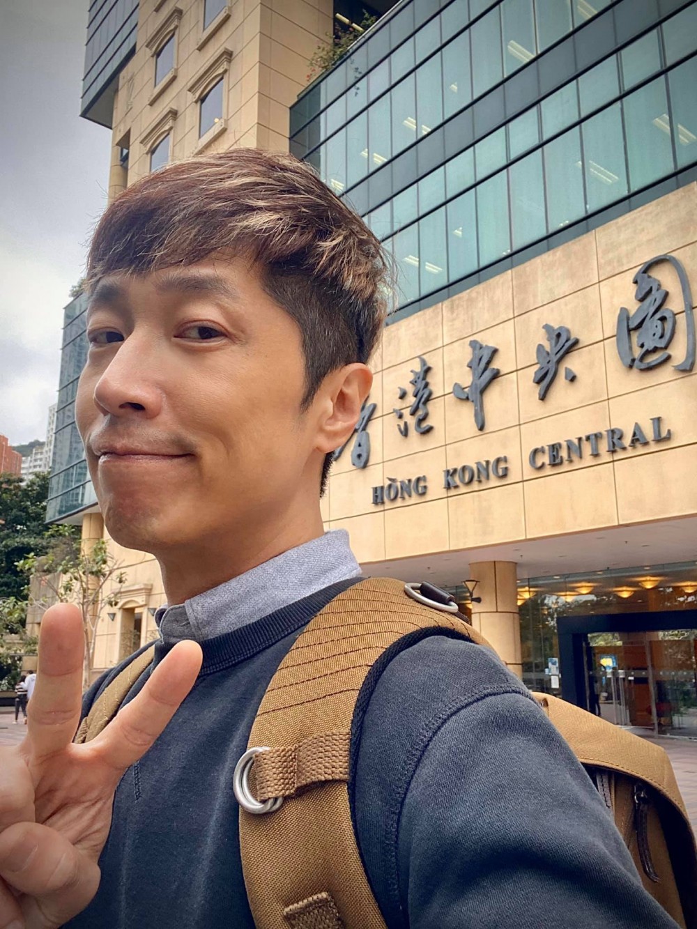 馬浚偉去年努力完成畢業論文。