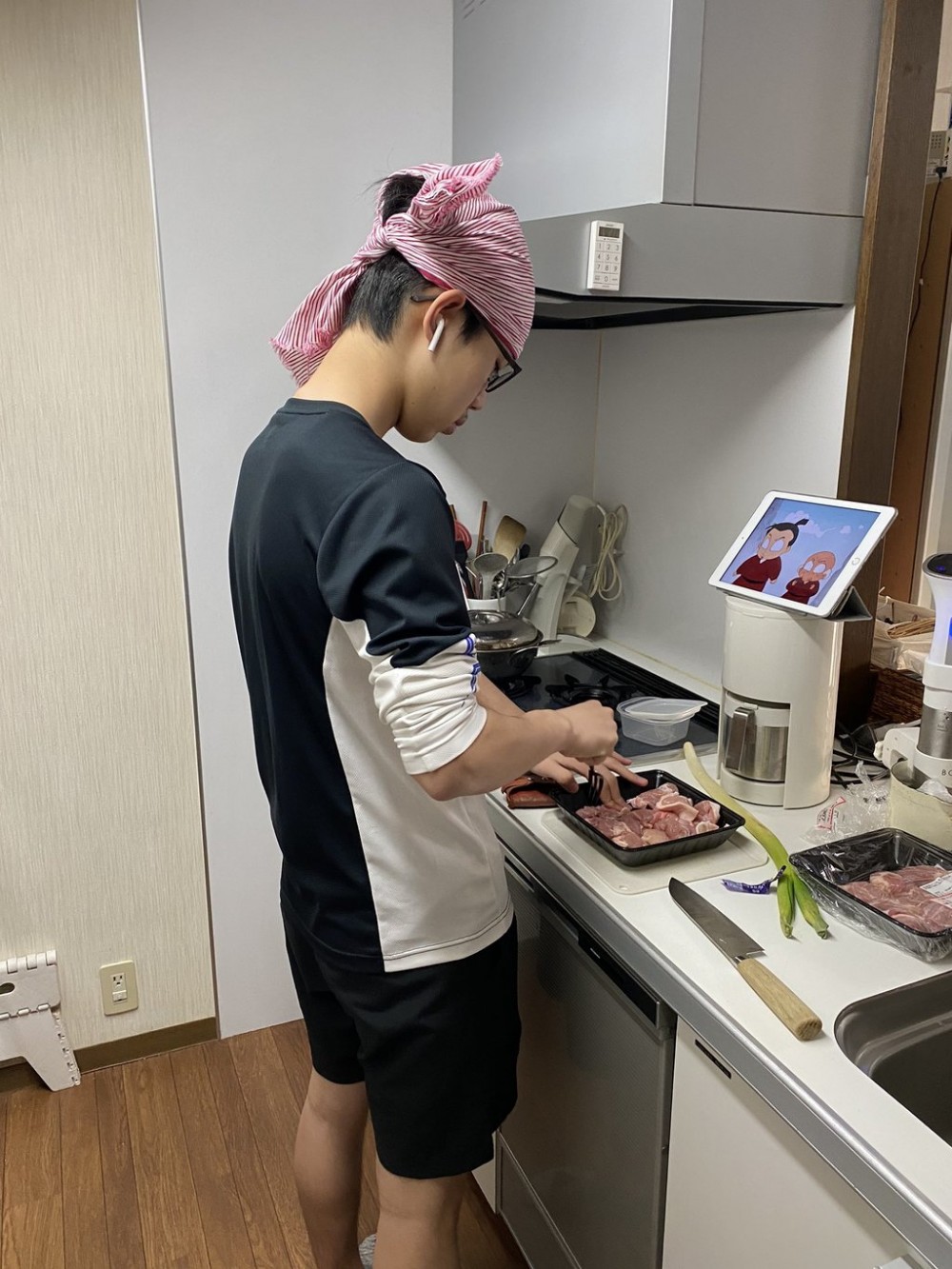 兒子負責晚餐。