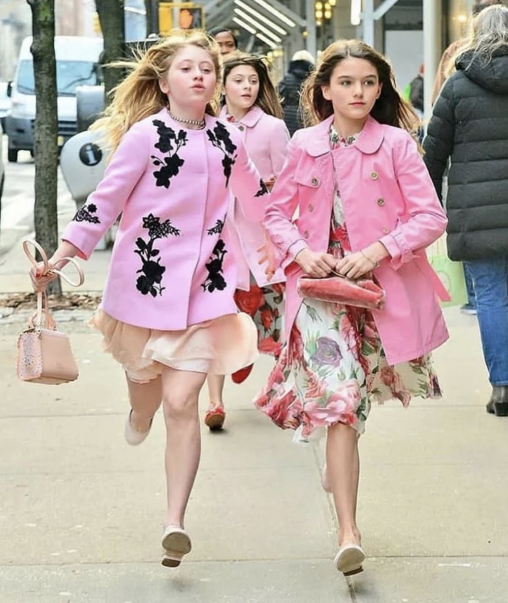 Tom Cruise Siri pink