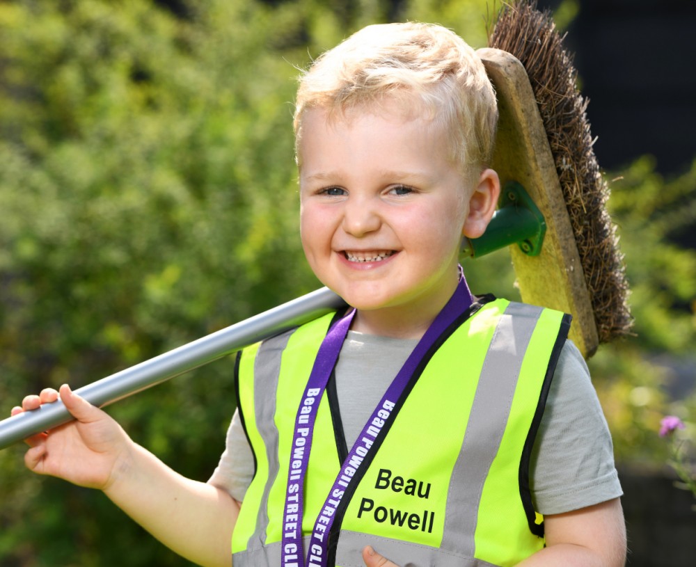 5歲男孩夢想成為清道夫.