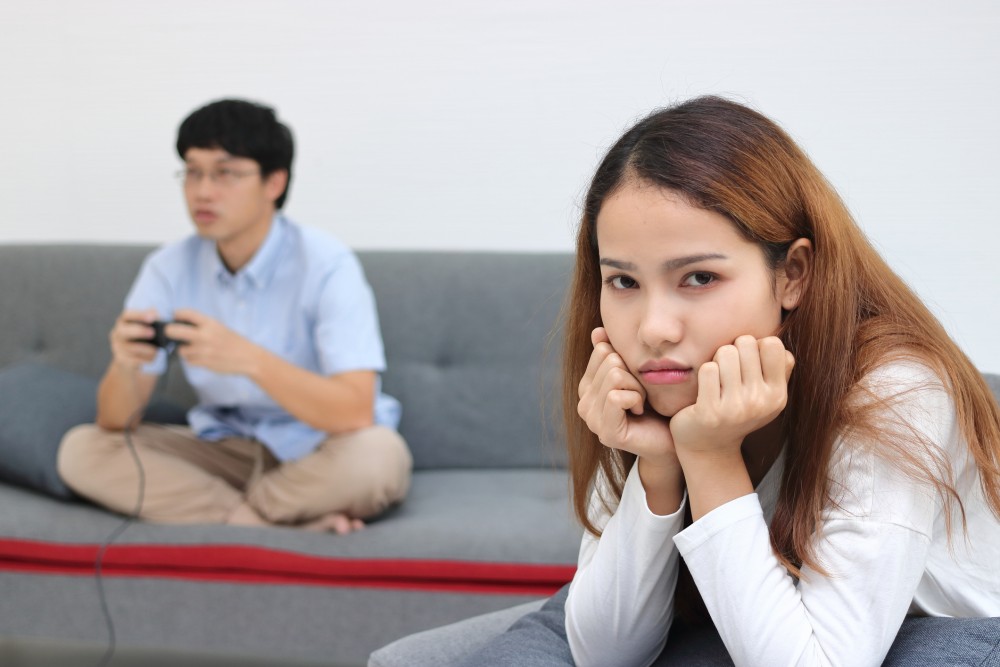 couple argue ecoz of video game.