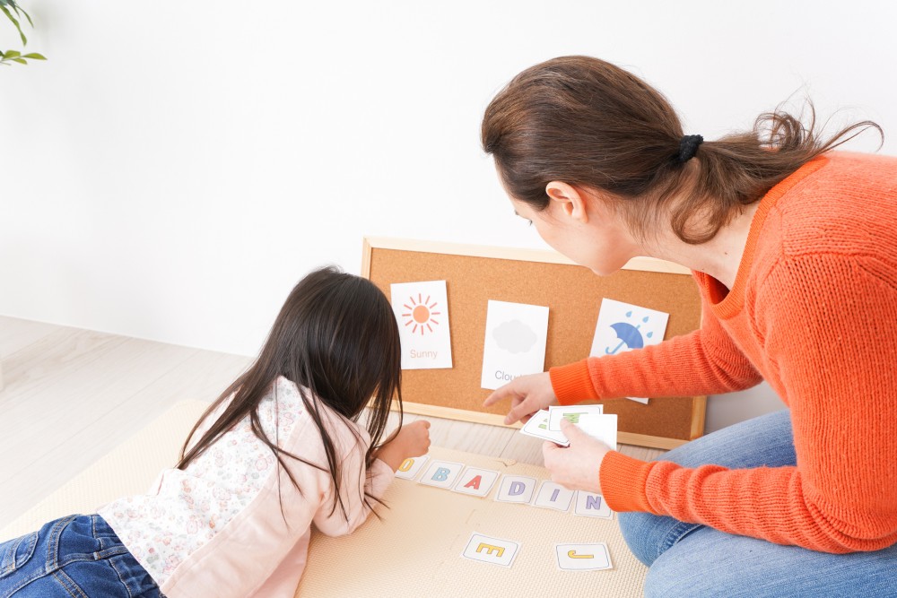 asian mum teaching the daughter.