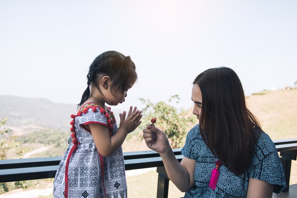 家長亦應該經常對孩⼦說「唔該!」和 「多謝!」