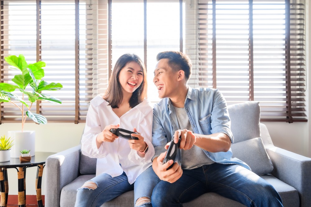 couple play video game tgt.
