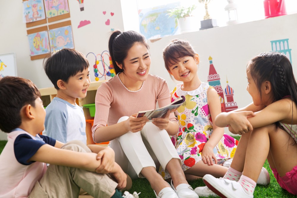 小朋友重返校園。