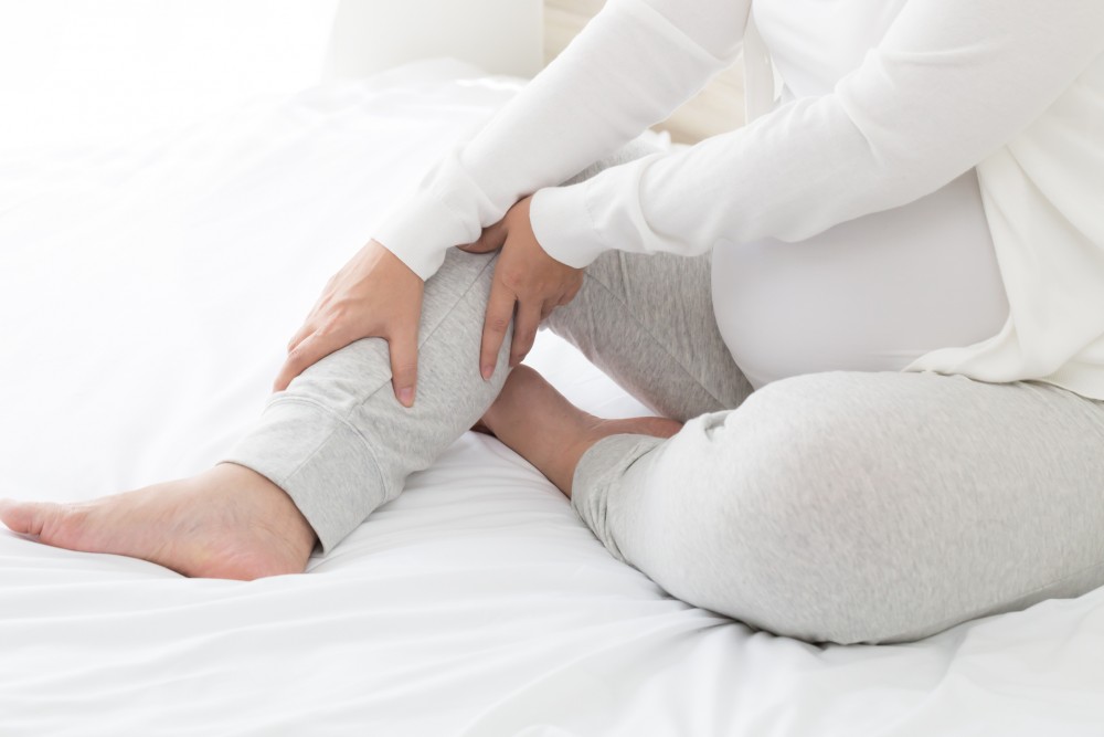 pregnant women feel painful for legs.