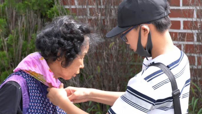 孫子和婆婆感情深厚。
