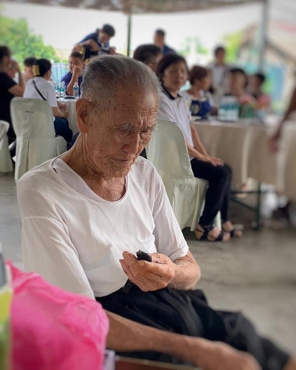 陳老伯伯喪禮上。