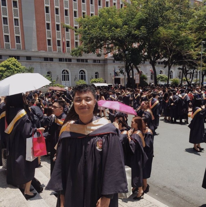 Paulo John Alinsog大學畢業。