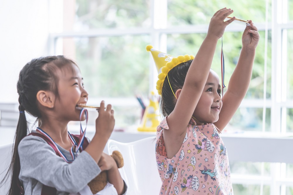 kids with prizes