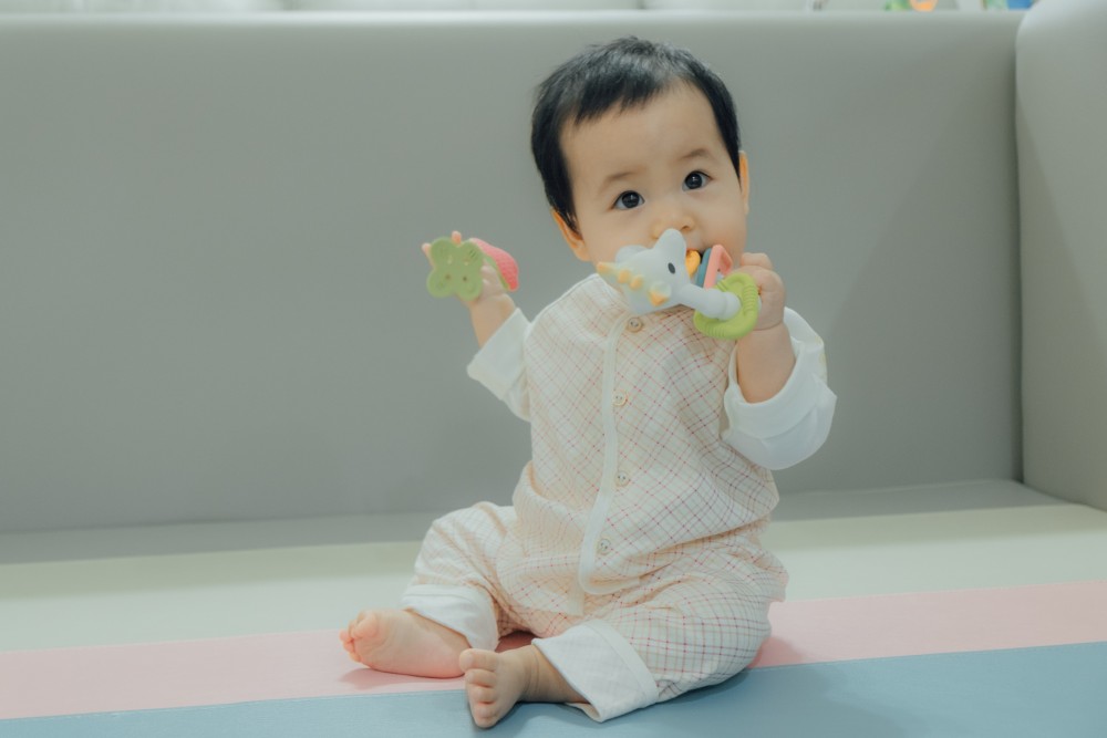 kids eating toys