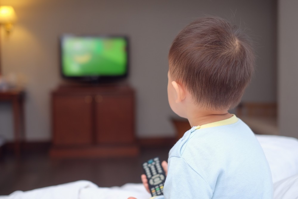 kids watching tv
