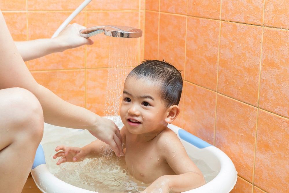 kids bathing