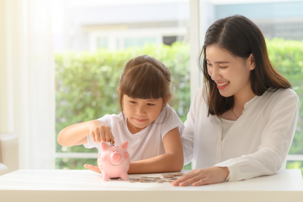 kids saving