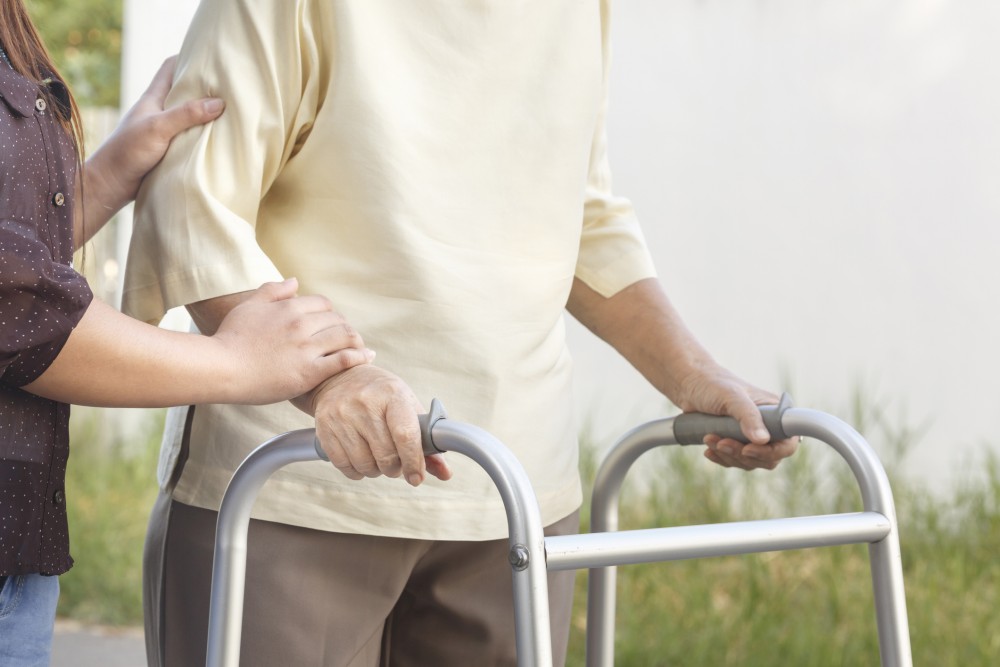 82歲婆婆感染新冠肺炎被兒子拋棄
