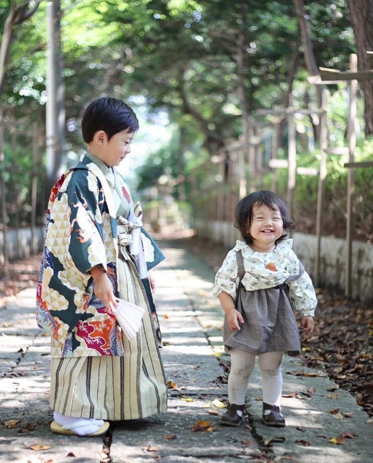 小兄妹。