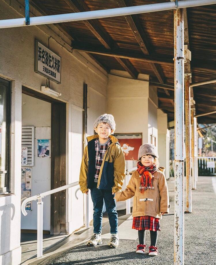 小兄妹。
