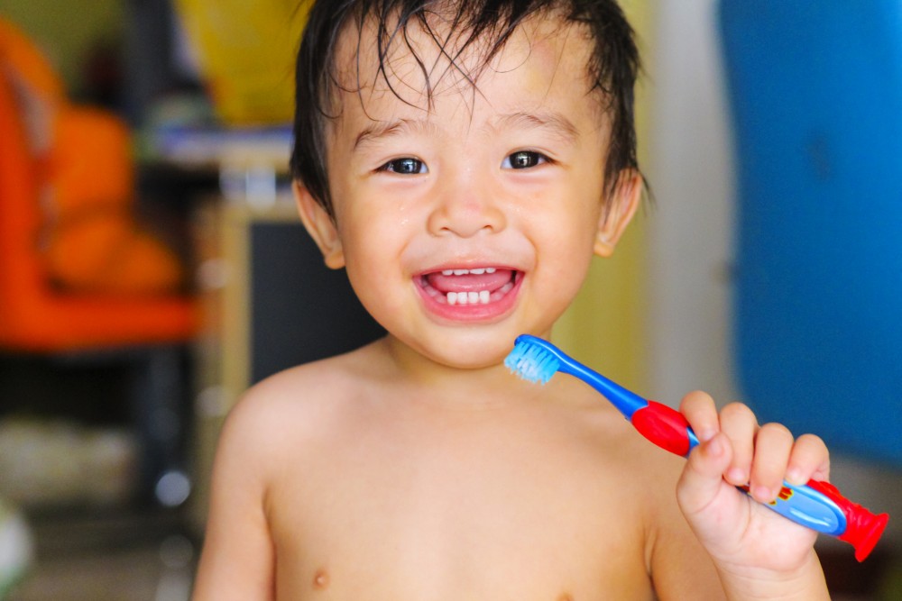 kids brush teeth
