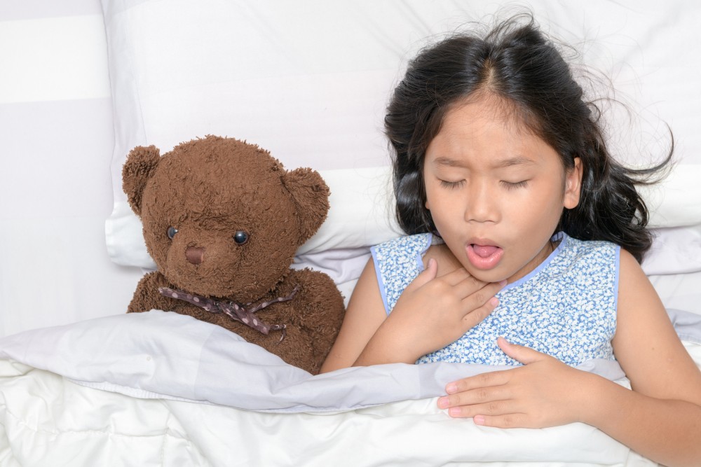 「上呼吸道感染」即是坊間俗稱的「傷風感冒」，主要由病毒引起。