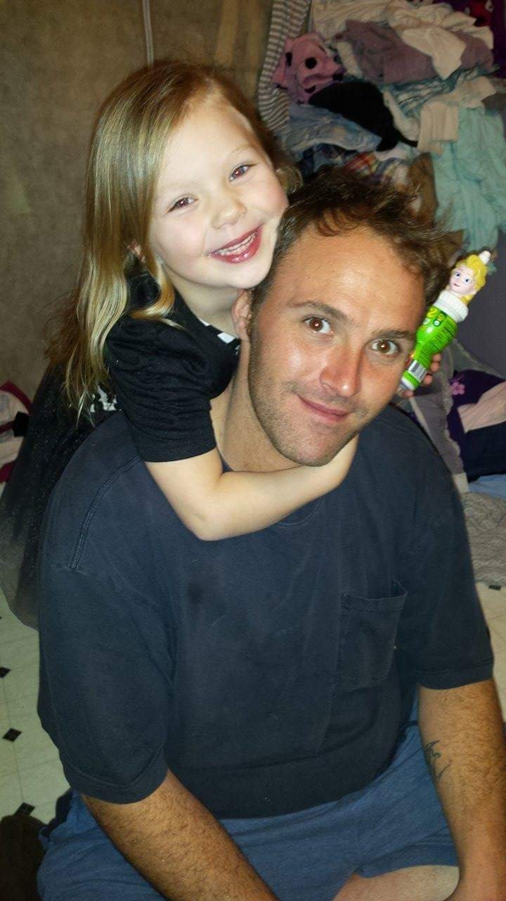 Jason Barton的突然離去，使一家出現經濟危機。