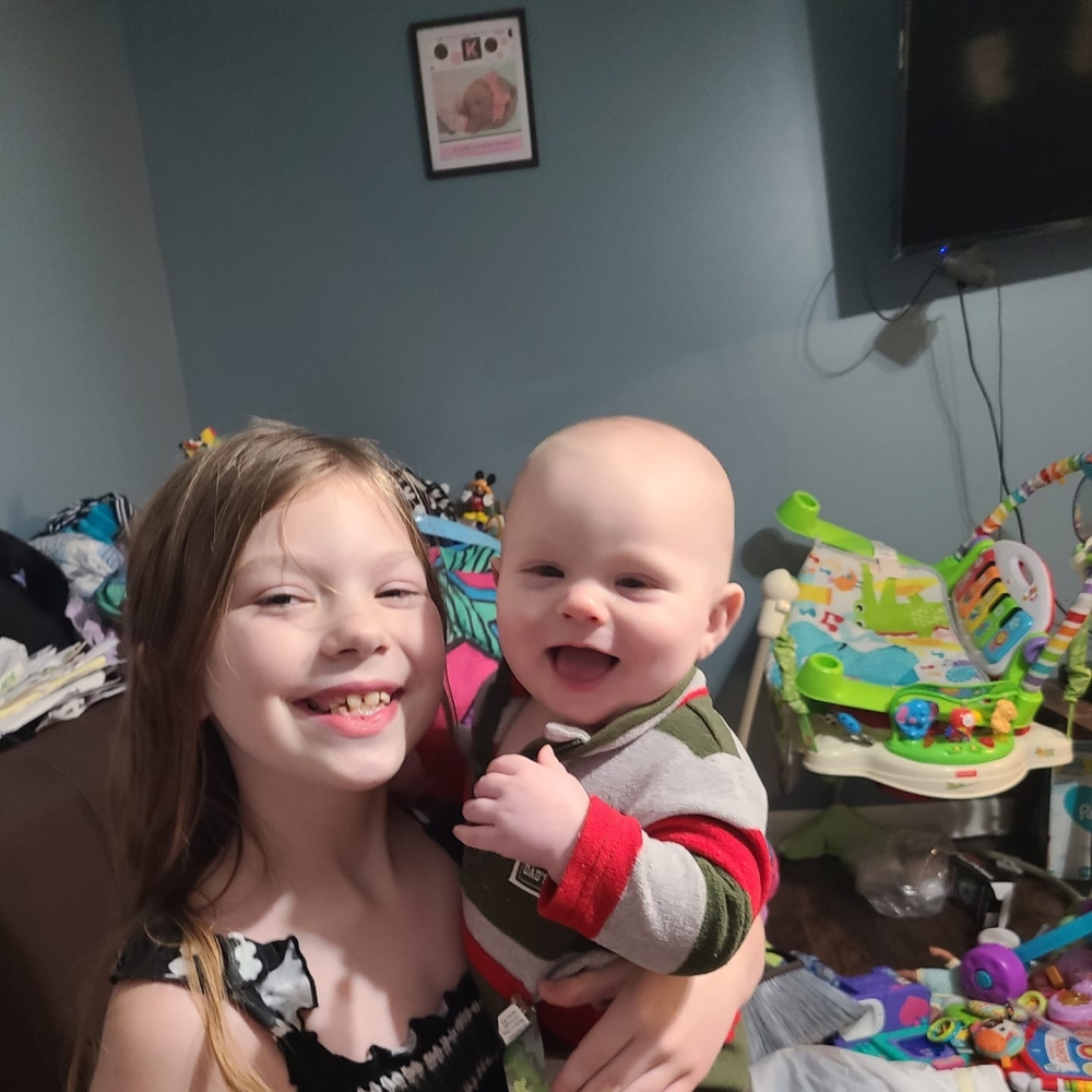 9歲的女兒凱莉為了好好告別爸爸，於是想盡辦法。