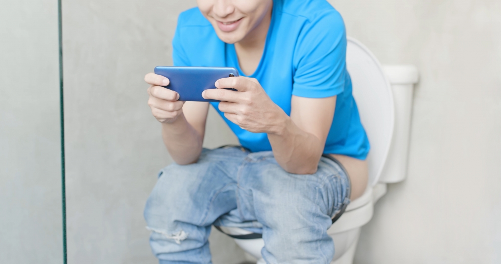 use phone in toilet