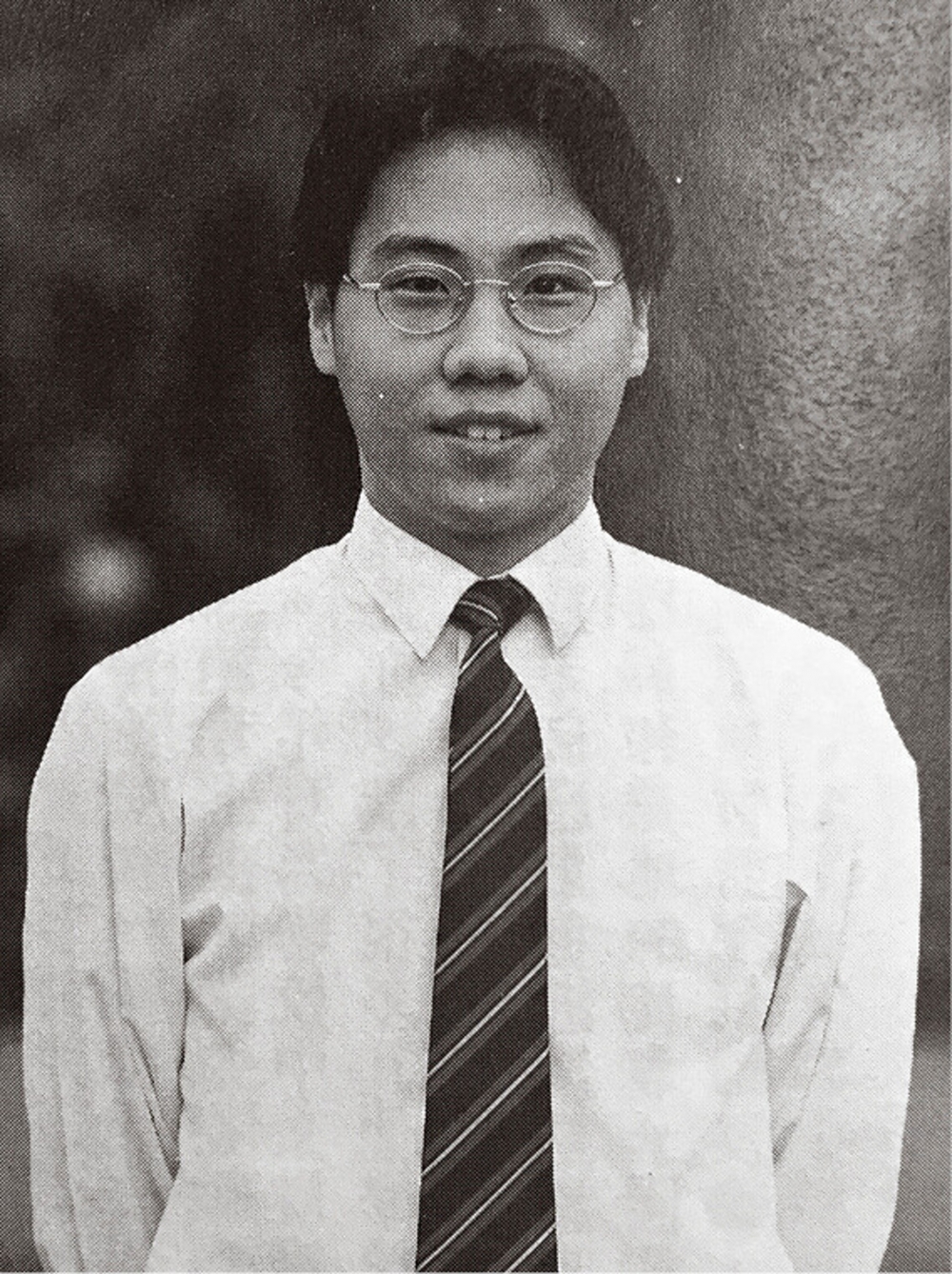 方東昇大學時期勇奪一級榮譽畢業更精通多國語言