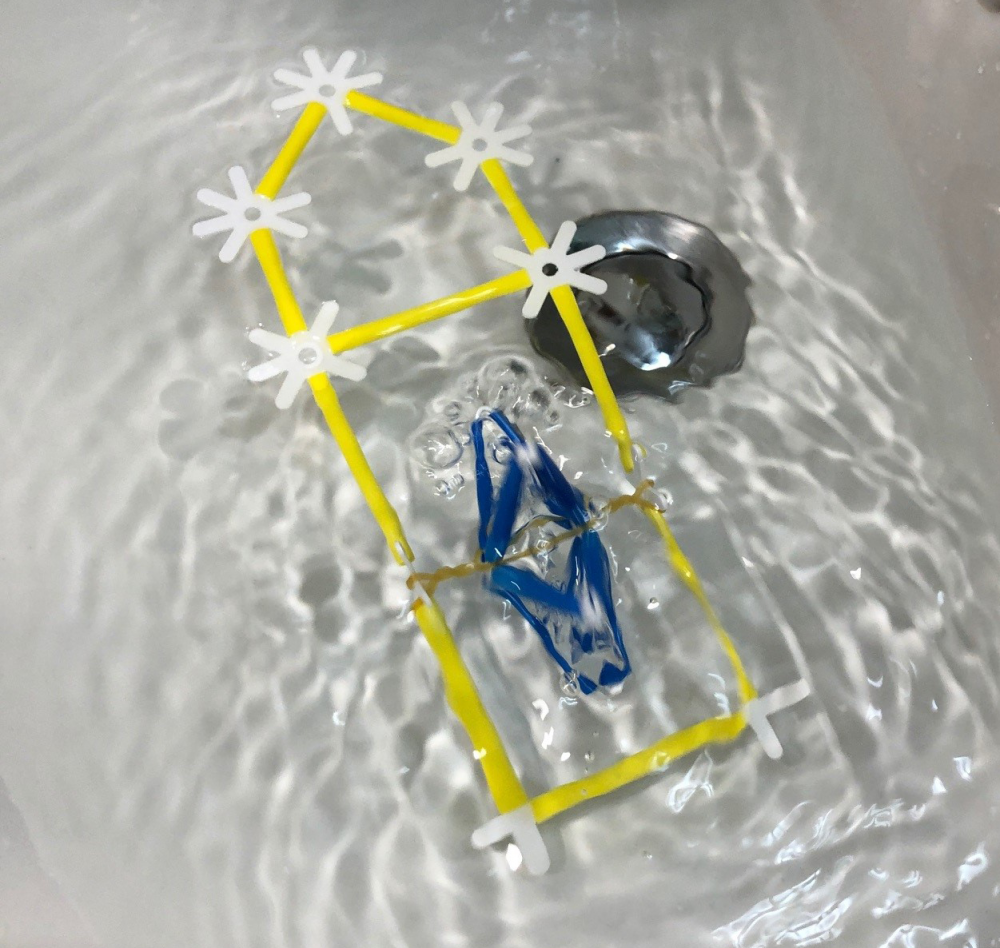 完成製作後,學生可立即將小船放在水中馳騁,樂趣無窮!