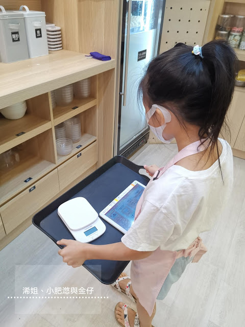 一張含有 文字, 工作台, 書桌 的圖片 自動產生的描述