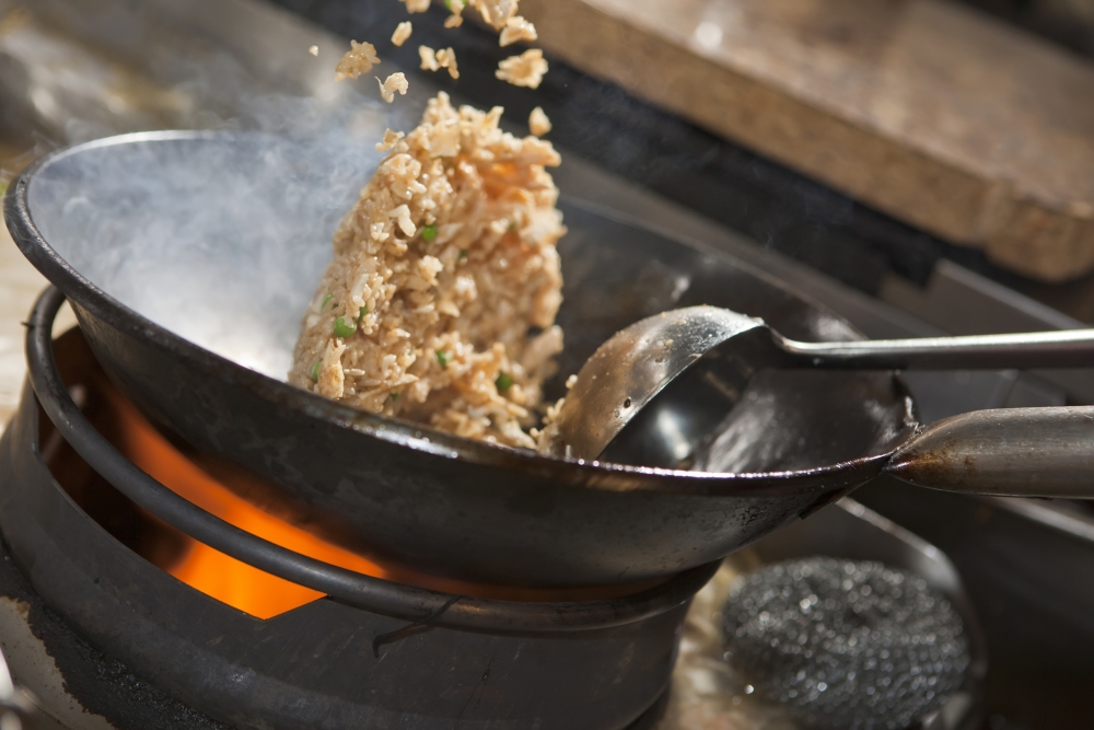 生鐵鍋適合高溫爆炒的中式料理