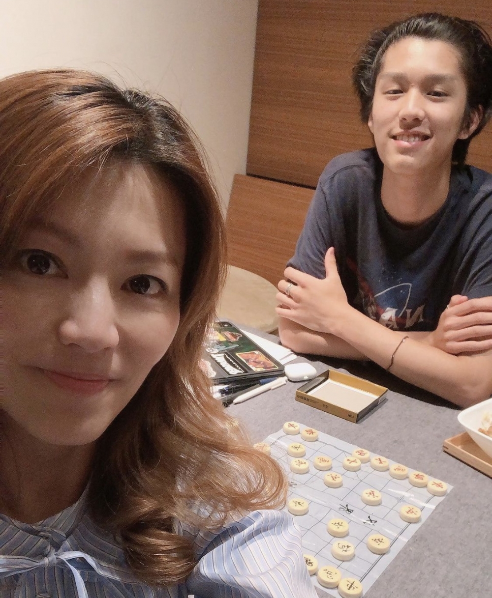 康子妮instagram
