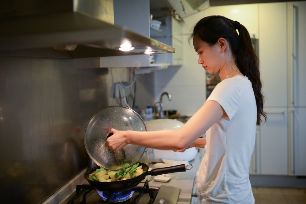 生鐵鍋好處是導熱性能佳、便宜、耐用