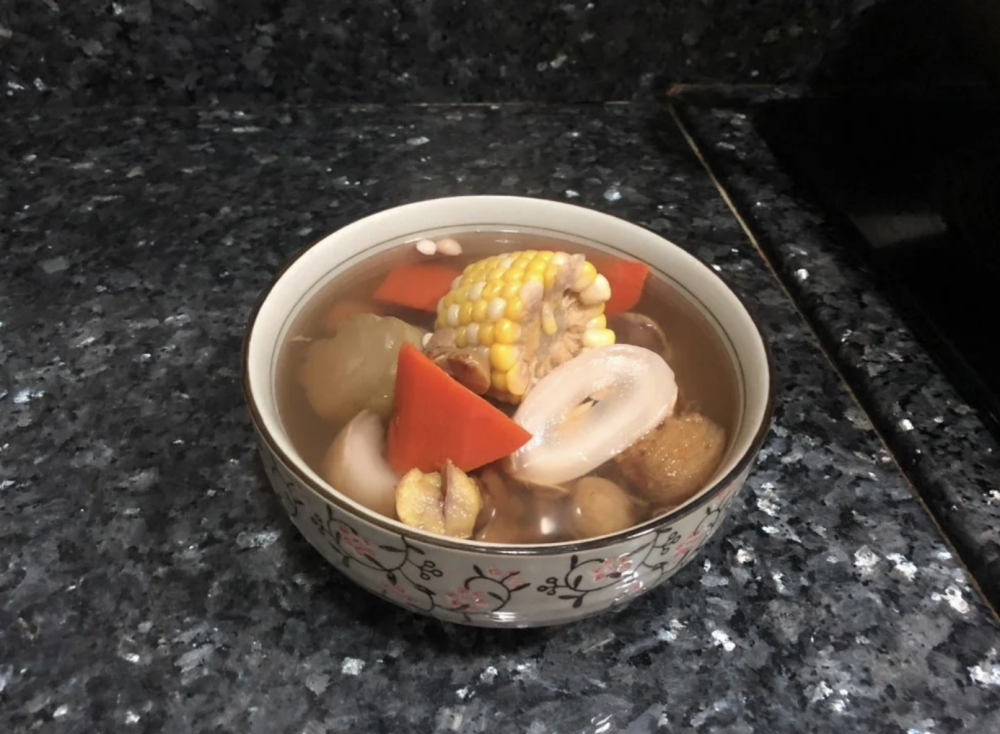 合掌瓜海底椰栗子素湯成品