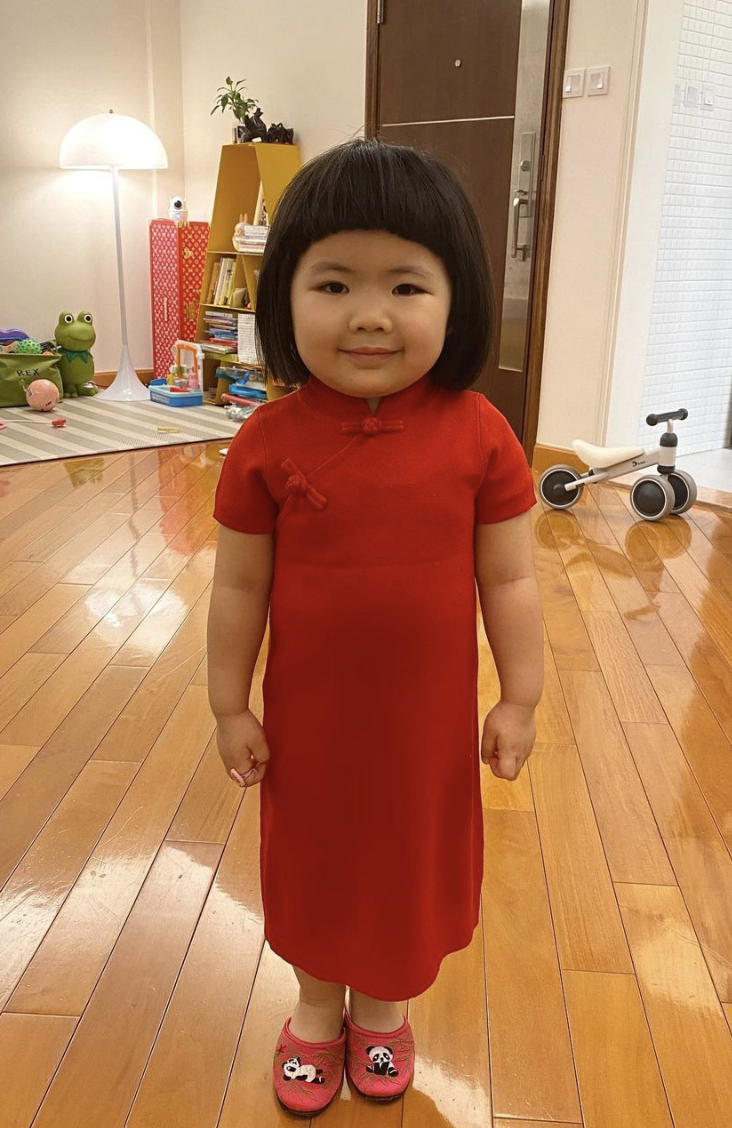 現年3歲並即將在9月升讀幼稚園的元元人如其名,擁有圓碌碌臉形及脹卜卜身形的她非常討人喜歡