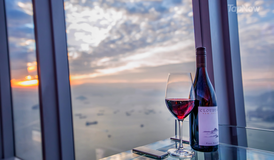 天際100觀景台受家庭客歡迎