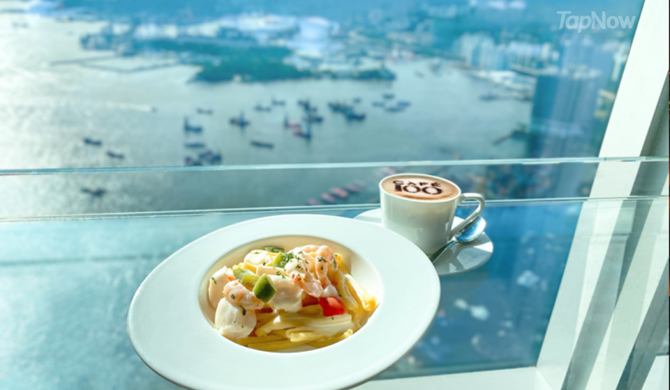 天際100觀景台有三人或四人家庭親子攝影套票選擇