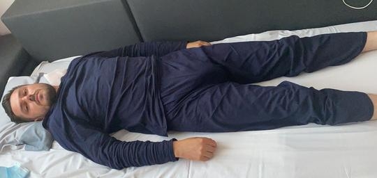 正在神經外科病房留醫,待進一步檢查。