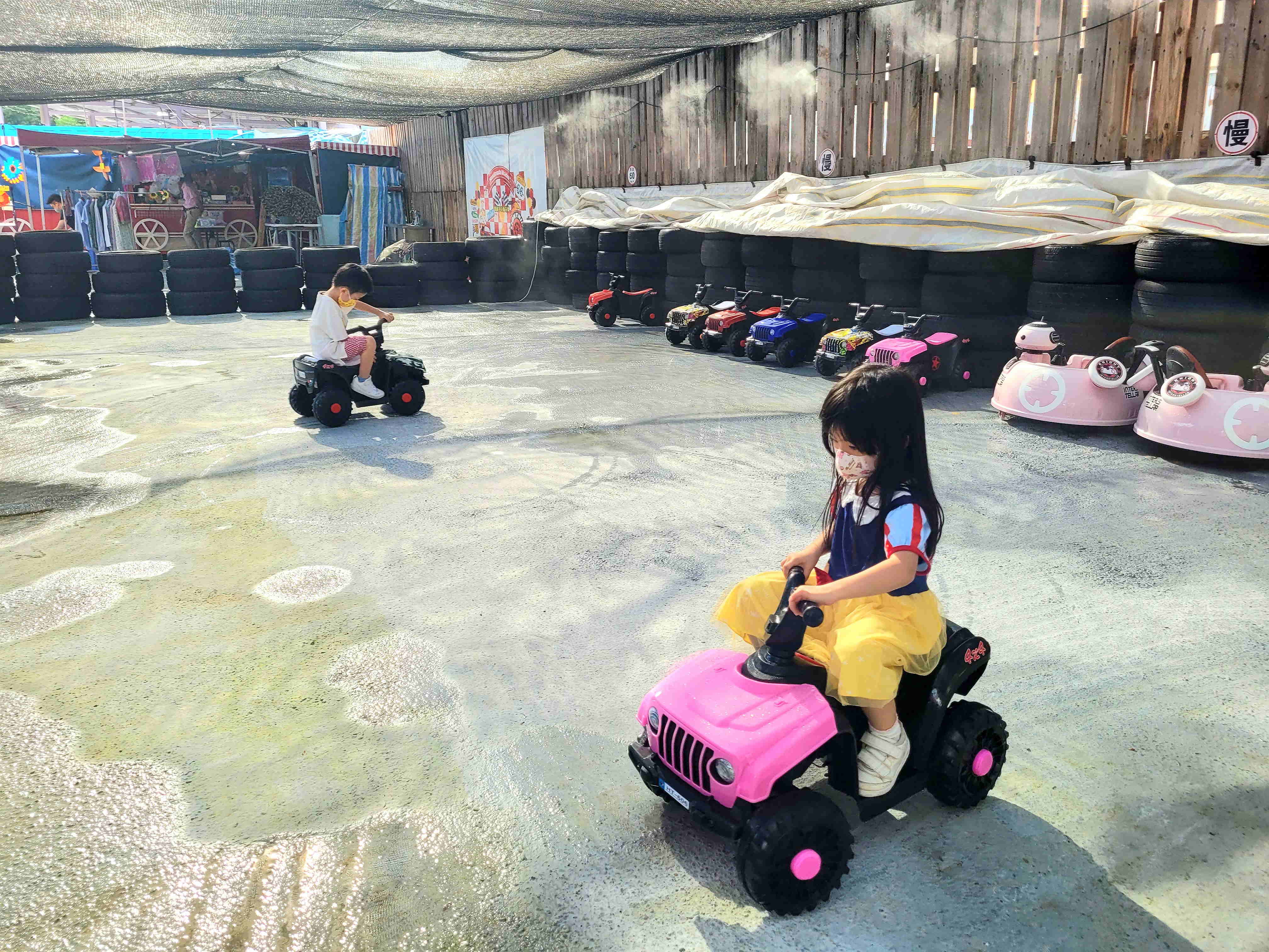 腳踏電動車，亦可以較向前或向後