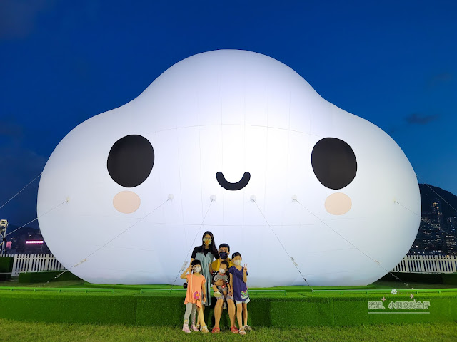 Friends With You little cloud充氣雕塑晚上亮燈後拍照絕美。