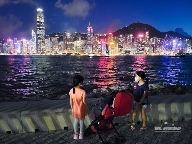 夜晚的維港景色非常絢麗。