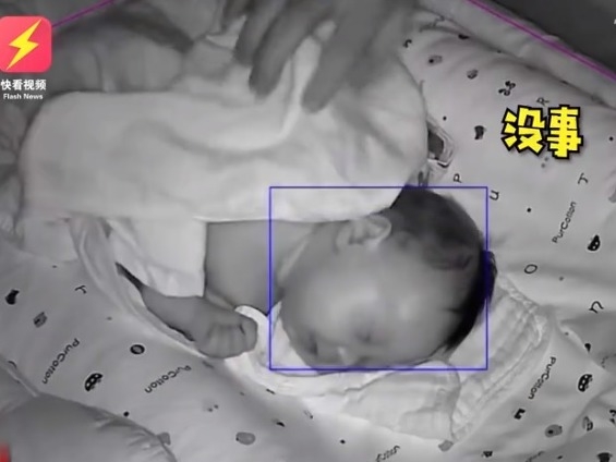 寶寶的臉露出來，逐向妻子報平安稱寶寶沒事。