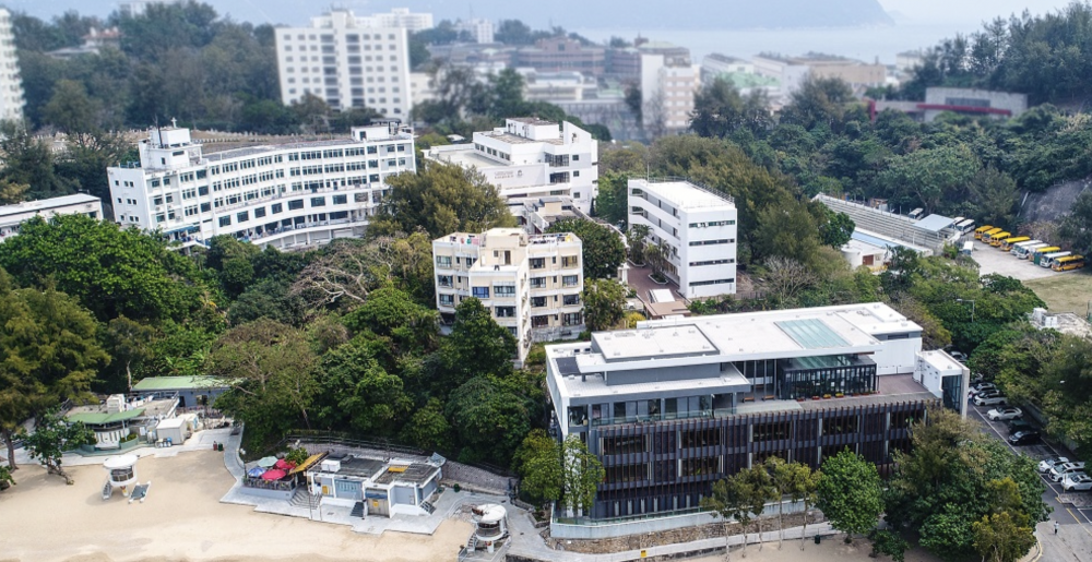 聖士提反書院附屬小學位於港島南區,是一所私立小學。