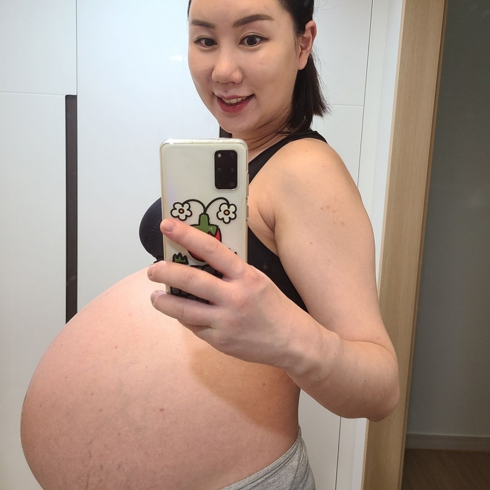 愈近三胞胎出世的日子,黃信英的肚子顯得愈大。