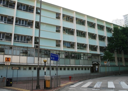 天神嘉諾撒學校是少數資助一條龍女小學,隸屬35校網,小六生可直升嘉諾撒聖瑪利書院。